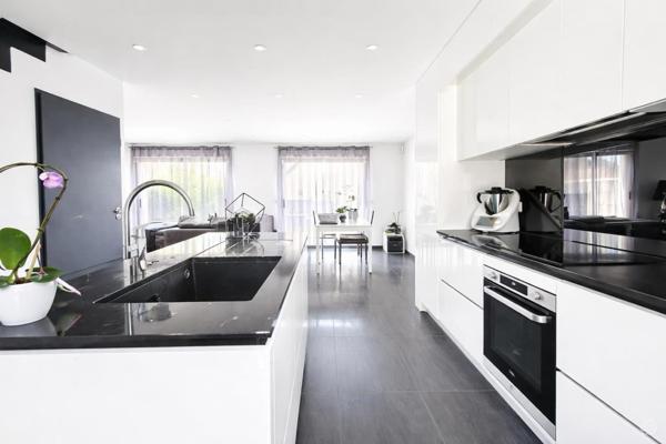 Maison
         4 pièces
        - 88 m² 389 000 € *