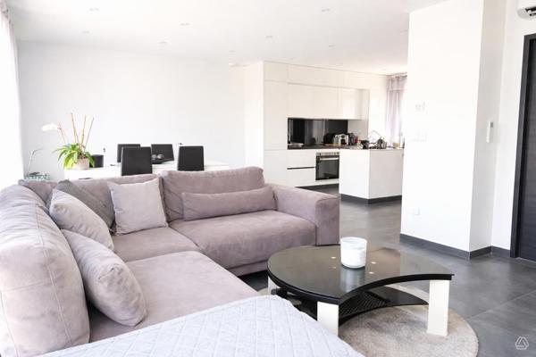Maison
         4 pièces
        - 88 m² 389 000 € *