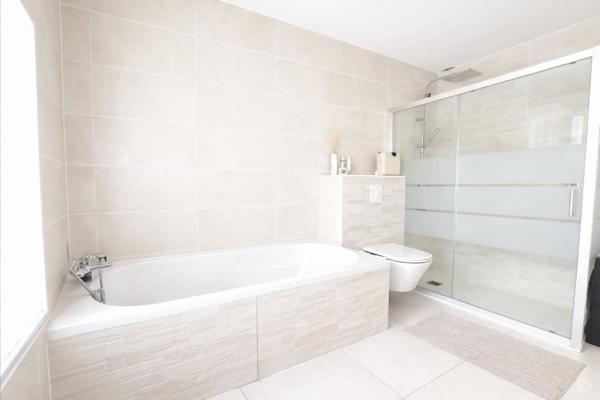Maison
         4 pièces
        - 88 m² 389 000 € *