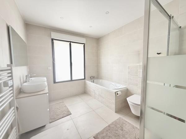 Maison
         4 pièces
        - 88 m² 389 000 € *