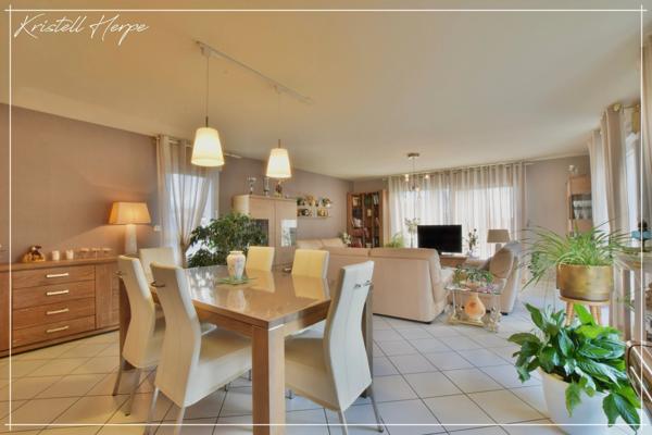 Dpt Finistère (29), à vendre CARHAIX PLOUGUER maison P9 de 232 m² - Terrain de 2133 m²