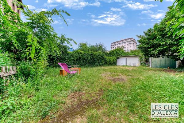 T2 bis 45,67 m² traversant / Garage box / Rez-de-jardin