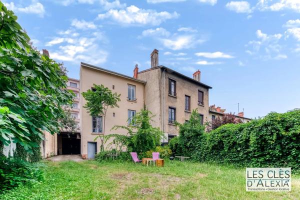 T2 bis 45,67 m² traversant / Garage box / Rez-de-jardin