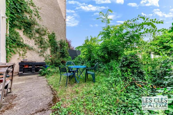 T2 bis 45,67 m² traversant / Garage box / Rez-de-jardin