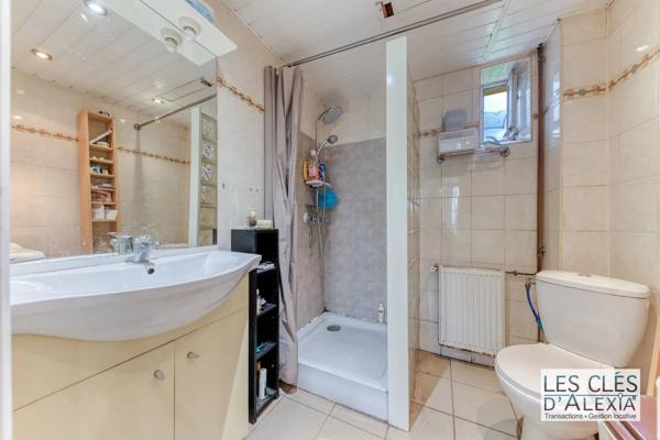 T2 bis 45,67 m² traversant / Garage box / Rez-de-jardin