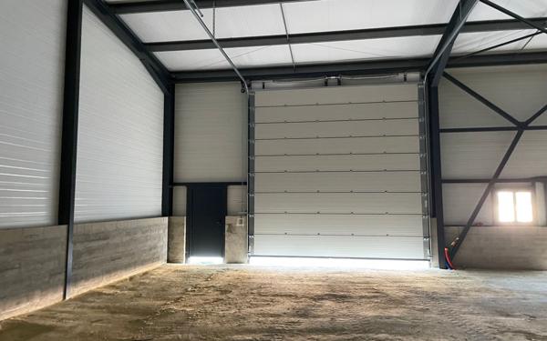 Stationnement à louer    150 m2 Le Gua