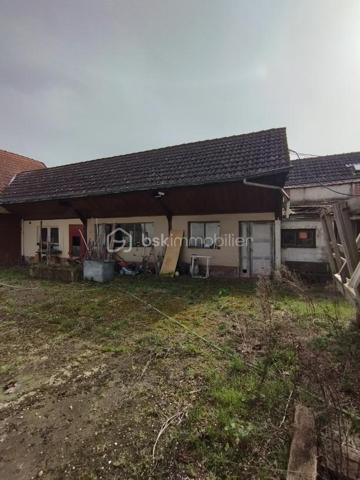 A OUZOUER SUR TREZEE 45250 : A découvrir sans tarder Ancien bar restaurant hôtel 236 m² avec dépendances situé dans le centre du village avec proximité des commerces et école.
La maison propose de beaux volume offrant de nombreuses possibilités d'aménagement selon vos envies. 
IDEAL : Projet de gite, grande famille, investisseur ou activité indépendante. 
BATIMENT PRINCIPALE : 236 m² environ.
DE PLAIN PIED: Espace bar, WC, deux salles de restaurant , espace cuisine disposant d'une sortie de service sur la cour arrière. 
A l'étage: Palier desservant quatre chambres, bureau, salle de bain avec buanderie, WC indépendant.
Accès au grenier avec combles aménageable.
BATIMENTS SECONDAIRE:
Plusieurs bâtiments offrant un fort potentiel.
-Grange avec garage, 
- dépendance avec sanitaire ( douche, WC indépendant .)
-Le petit plus ! maison indépendante à réhabilitée complète ce bien offrant un logement supplémentaire ou une opportunité de location.
A L'EXTERIEUR:  
- une cave, 
- une cour .
Le tout est implanté sur une parcelle d'environ  613 m² clôturée de mur et accessible par un portail. 
Chauffage électrique et double vitrage bois et PVC.
Raccordement au tout à l'égout.
Bien entièrement à rénover offrant un fort potentiel.
Toiture rénovée en 1995. 
Pour plus de renseignements n'hésitez pas à me contacter.