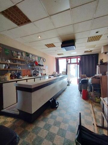 A OUZOUER SUR TREZEE 45250 : A découvrir sans tarder Ancien bar restaurant hôtel 236 m² avec dépendances situé dans le centre du village avec proximité des commerces et école.
La maison propose de beaux volume offrant de nombreuses possibilités d'aménagement selon vos envies. 
IDEAL : Projet de gite, grande famille, investisseur ou activité indépendante. 
BATIMENT PRINCIPALE : 236 m² environ.
DE PLAIN PIED: Espace bar, WC, deux salles de restaurant , espace cuisine disposant d'une sortie de service sur la cour arrière. 
A l'étage: Palier desservant quatre chambres, bureau, salle de bain avec buanderie, WC indépendant.
Accès au grenier avec combles aménageable.
BATIMENTS SECONDAIRE:
Plusieurs bâtiments offrant un fort potentiel.
-Grange avec garage, 
- dépendance avec sanitaire ( douche, WC indépendant .)
-Le petit plus ! maison indépendante à réhabilitée complète ce bien offrant un logement supplémentaire ou une opportunité de location.
A L'EXTERIEUR:  
- une cave, 
- une cour .
Le tout est implanté sur une parcelle d'environ  613 m² clôturée de mur et accessible par un portail. 
Chauffage électrique et double vitrage bois et PVC.
Raccordement au tout à l'égout.
Bien entièrement à rénover offrant un fort potentiel.
Toiture rénovée en 1995. 
Pour plus de renseignements n'hésitez pas à me contacter.