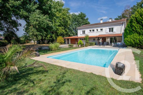 Maison à vendre  8 pièces - 200 m 2   ST MEDARD EN JALLES  - 33