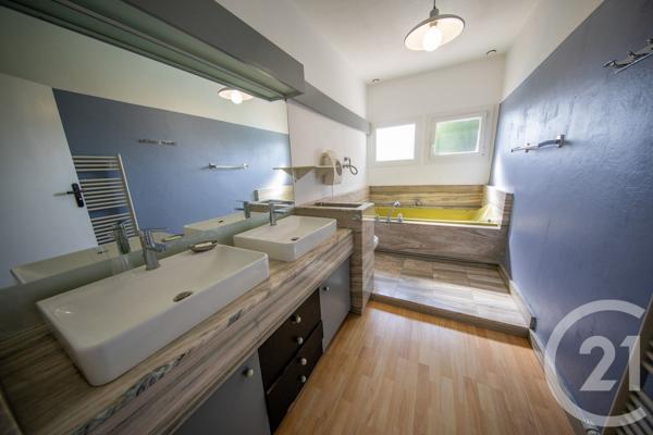 Maison à vendre  8 pièces - 200 m 2   ST MEDARD EN JALLES  - 33