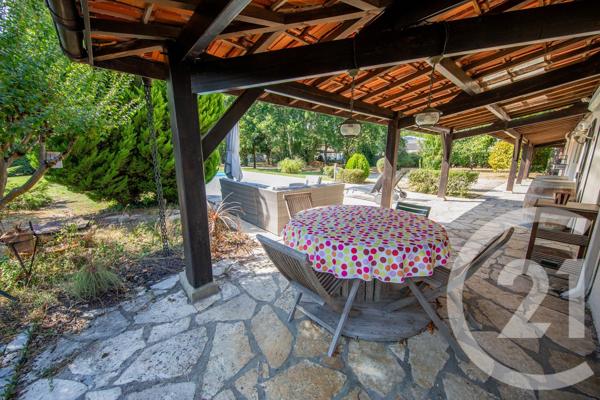 Maison à vendre  8 pièces - 200 m 2   ST MEDARD EN JALLES  - 33