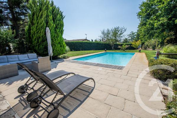 Maison à vendre  8 pièces - 200 m 2   ST MEDARD EN JALLES  - 33