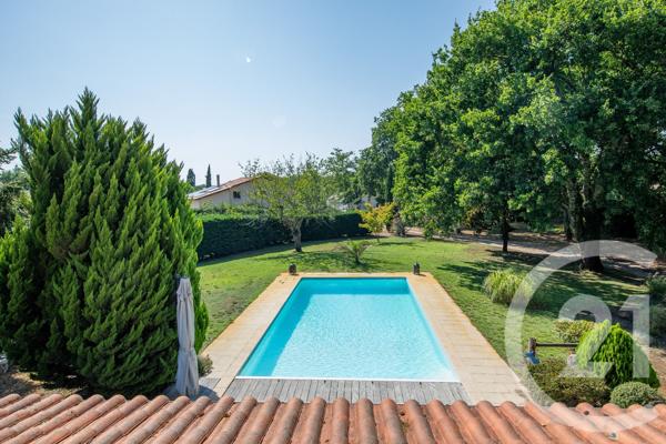Maison à vendre  8 pièces - 200 m 2   ST MEDARD EN JALLES  - 33