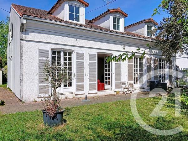 Maison à vendre  8 pièces - 200 m 2   ST MEDARD EN JALLES  - 33