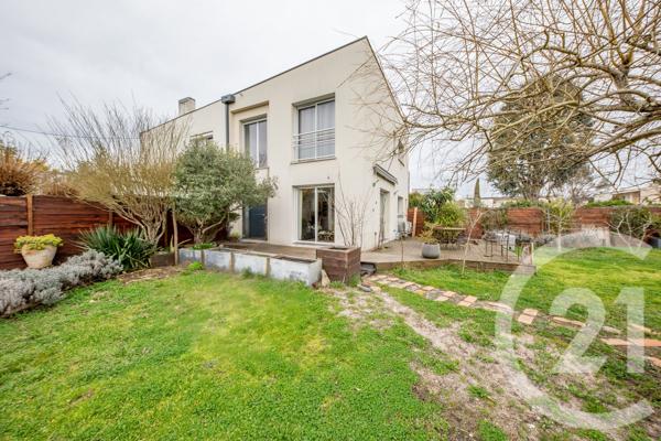 Maison à vendre  8 pièces - 200 m 2   ST MEDARD EN JALLES  - 33