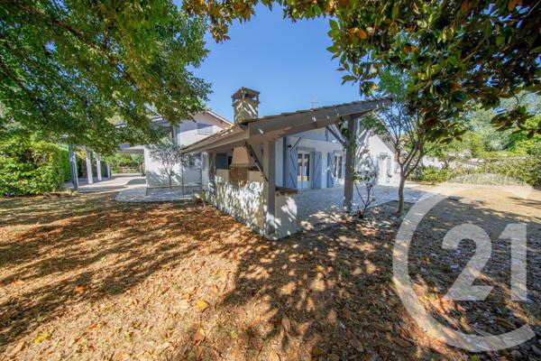 Maison à vendre  8 pièces - 200 m 2   ST MEDARD EN JALLES  - 33