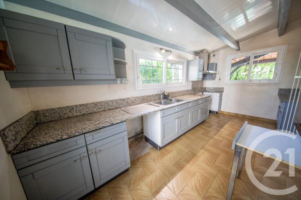 Maison à vendre  8 pièces - 200 m 2   ST MEDARD EN JALLES  - 33