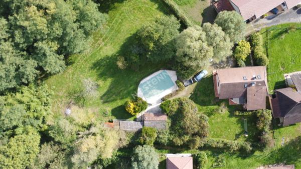 Ferme bressane de 3 chambres située au sud de LOUHANS et ses 157 arcades, proche de l'autoroute A39 et de l'A6.