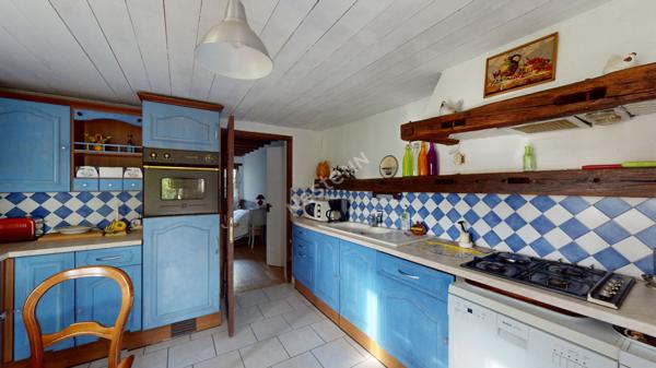 Ferme bressane de 3 chambres située au sud de LOUHANS et ses 157 arcades, proche de l'autoroute A39 et de l'A6.