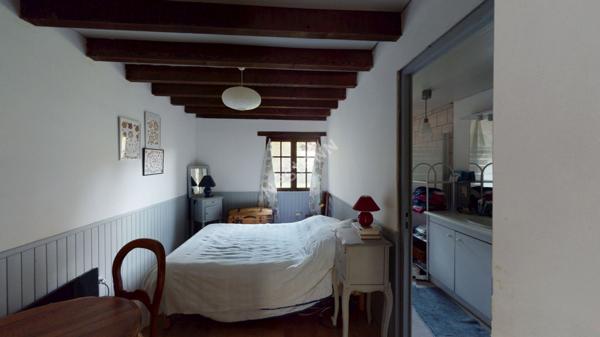 Ferme bressane de 3 chambres située au sud de LOUHANS et ses 157 arcades, proche de l'autoroute A39 et de l'A6.