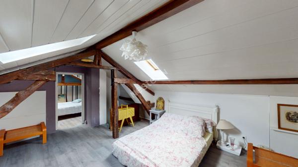 Ferme bressane de 3 chambres située au sud de LOUHANS et ses 157 arcades, proche de l'autoroute A39 et de l'A6.