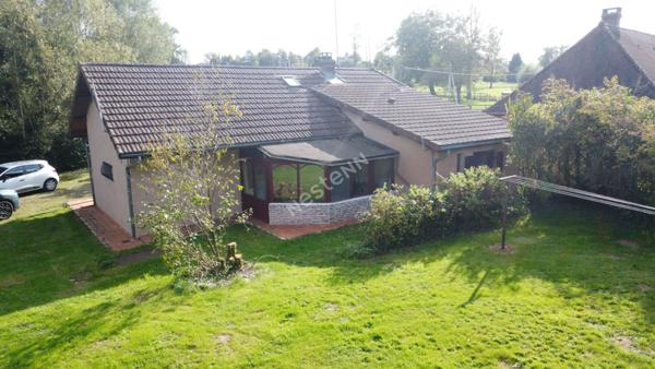 Ferme bressane de 3 chambres située au sud de LOUHANS et ses 157 arcades, proche de l'autoroute A39 et de l'A6.
