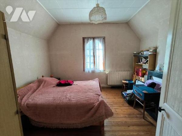 Cette maison se situe sur la commune de Louviers. Elle se compose d'une entrée, une cuisine, un...