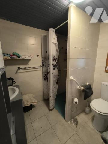 Cette maison se situe sur la commune de Louviers. Elle se compose d'une entrée, une cuisine, un...