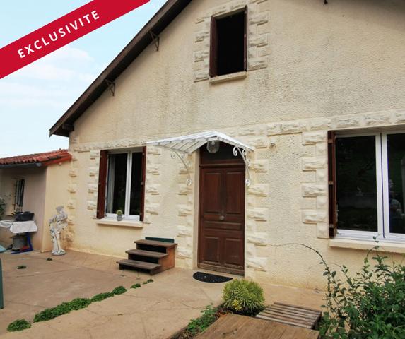 Maison de ville à Civray proche des commerce