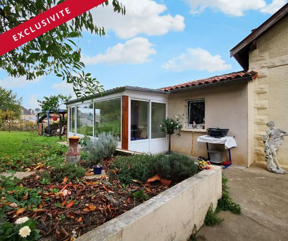 Maison de ville à Civray proche des commerce