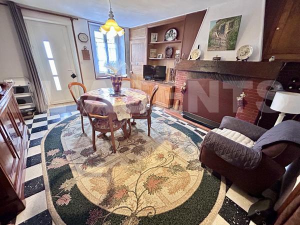 MAISON DIVISEE EN DEUX BEAU APPARTEMENT. UN F2 ET UN  F3