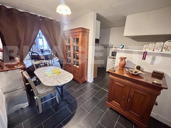 MAISON DIVISEE EN DEUX BEAU APPARTEMENT. UN F2 ET UN  F3