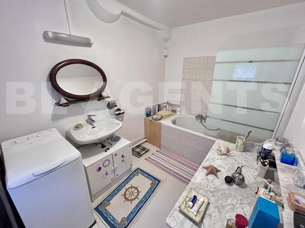 MAISON DIVISEE EN DEUX BEAU APPARTEMENT. UN F2 ET UN  F3