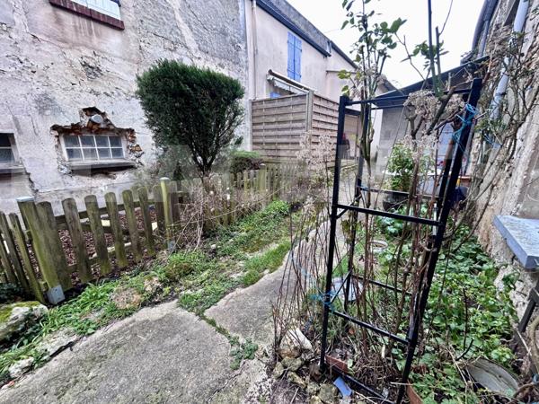 MAISON DIVISEE EN DEUX BEAU APPARTEMENT. UN F2 ET UN  F3