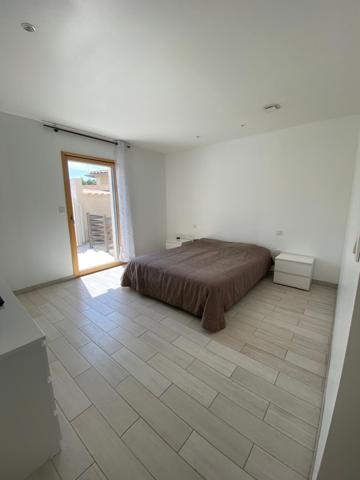 Eyragues (13630) *** SOUS COMPROMIS *** - EYRAGUES - VILLA RECENTE PLAIN-PIED AVEC PISCINE ET GARAGE SUR TERRAIN DE1005 M2