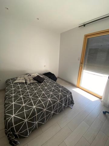 Eyragues (13630) *** SOUS COMPROMIS *** - EYRAGUES - VILLA RECENTE PLAIN-PIED AVEC PISCINE ET GARAGE SUR TERRAIN DE1005 M2