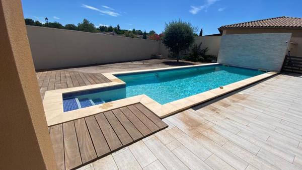 Eyragues (13630) *** SOUS COMPROMIS *** - EYRAGUES - VILLA RECENTE PLAIN-PIED AVEC PISCINE ET GARAGE SUR TERRAIN DE1005 M2