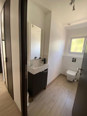 Eyragues (13630) *** SOUS COMPROMIS *** - EYRAGUES - VILLA RECENTE PLAIN-PIED AVEC PISCINE ET GARAGE SUR TERRAIN DE1005 M2