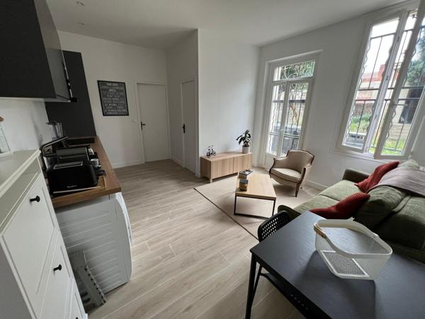 RDC cour privative 20 m2, refait à neuf, proche métro
