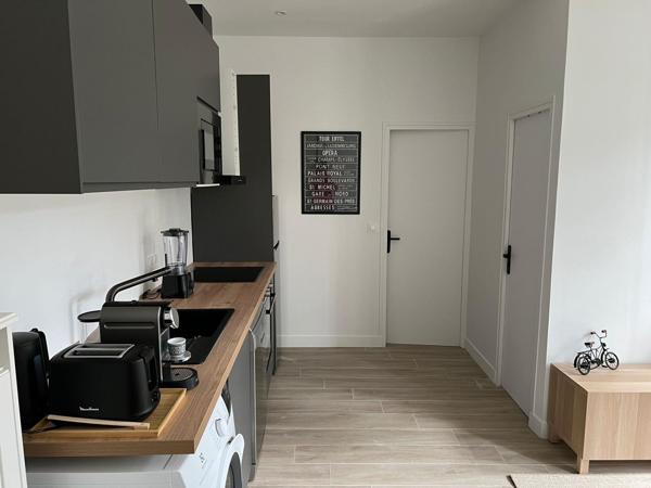 RDC cour privative 20 m2, refait à neuf, proche métro