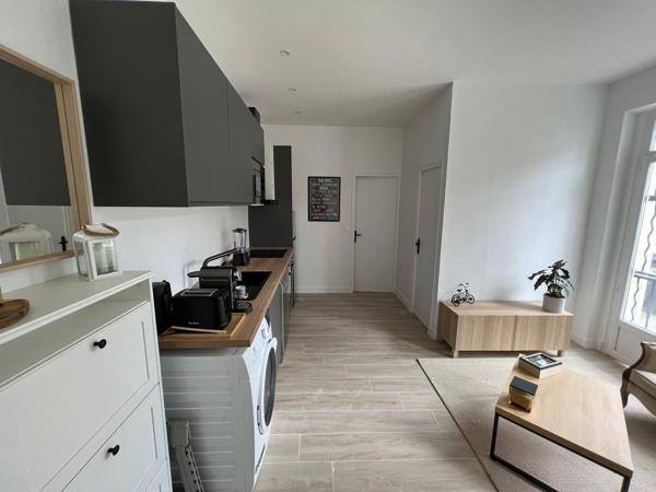 RDC cour privative 20 m2, refait à neuf, proche métro