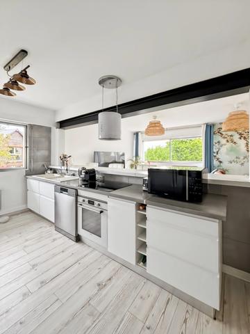 Maison de ville de 106,9 M² avec bel espace de vie, 3 chambres, terrasse et véranda au cœur de Granville !