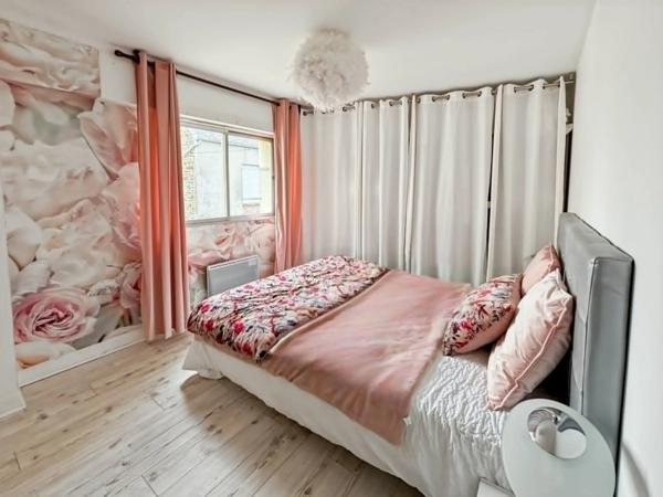 Maison de ville de 106,9 M² avec bel espace de vie, 3 chambres, terrasse et véranda au cœur de Granville !