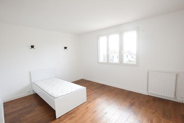 Chambre 15 m² dans maison meublée en colocation à Cergy de 150 m²