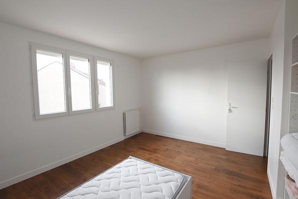Chambre 15 m² dans maison meublée en colocation à Cergy de 150 m²