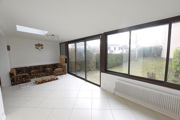 Chambre 15 m² dans maison meublée en colocation à Cergy de 150 m²