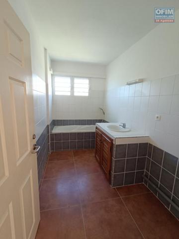 A Vendre grand T3 de 80m2 + 2 parkings à Saint-Benoit-Beaulieu