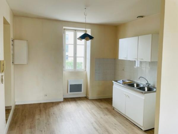 Location Appartement 3 pièces Parthenay (79200) - centre ville