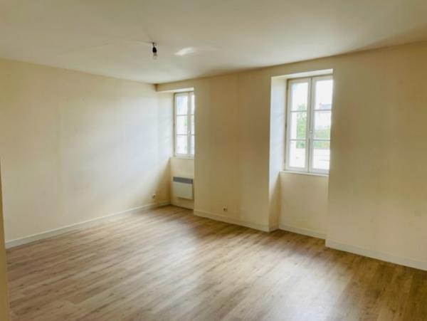Location Appartement 3 pièces Parthenay (79200) - centre ville