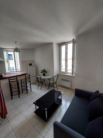 11100 NARBONNE APPARTEMENT T2 PROCHE HALLES